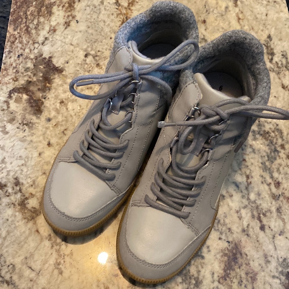 NWOT Time And Tru Gray Ankle Sneakers Size 6 (Fits like 5 1/2) memory foam